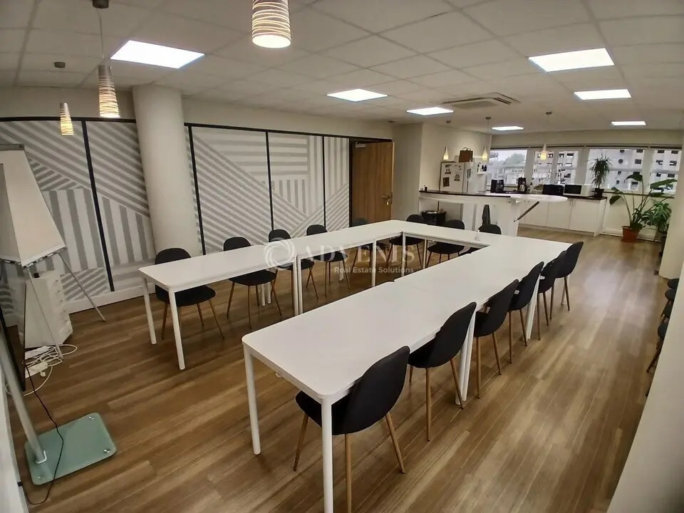 Location Bureaux 209 m² - Photo 1