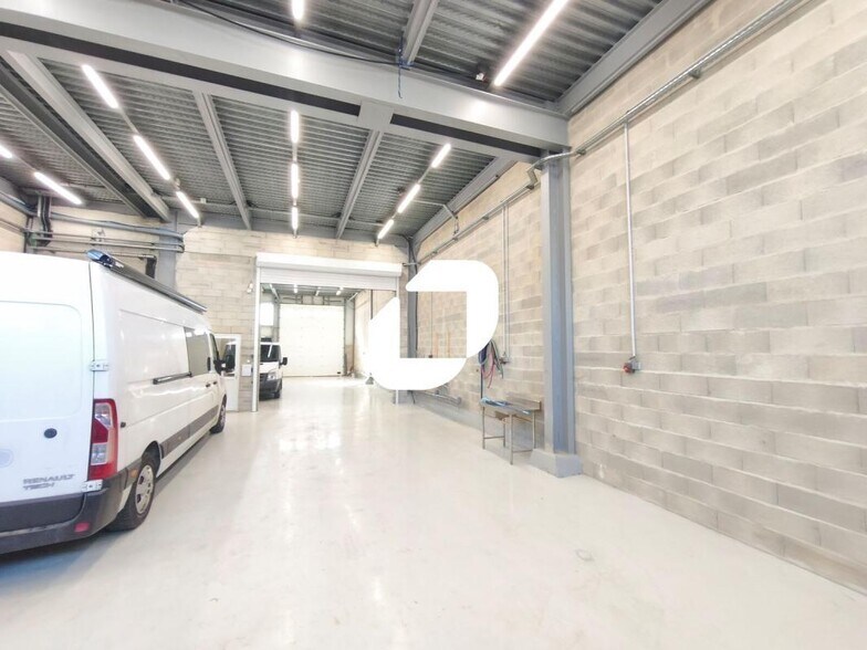 Light Industrial in Bry-sur-Marne to rent - Interior Photo - Image 2 of 10
