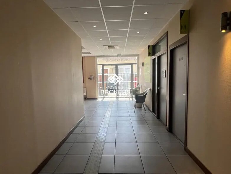 Office in Lyon to rent - Interior Photo - Image 2 of 8