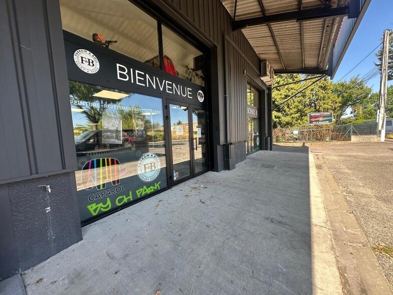 Retail in Craponne to rent - Building Photo - Image 2 of 6