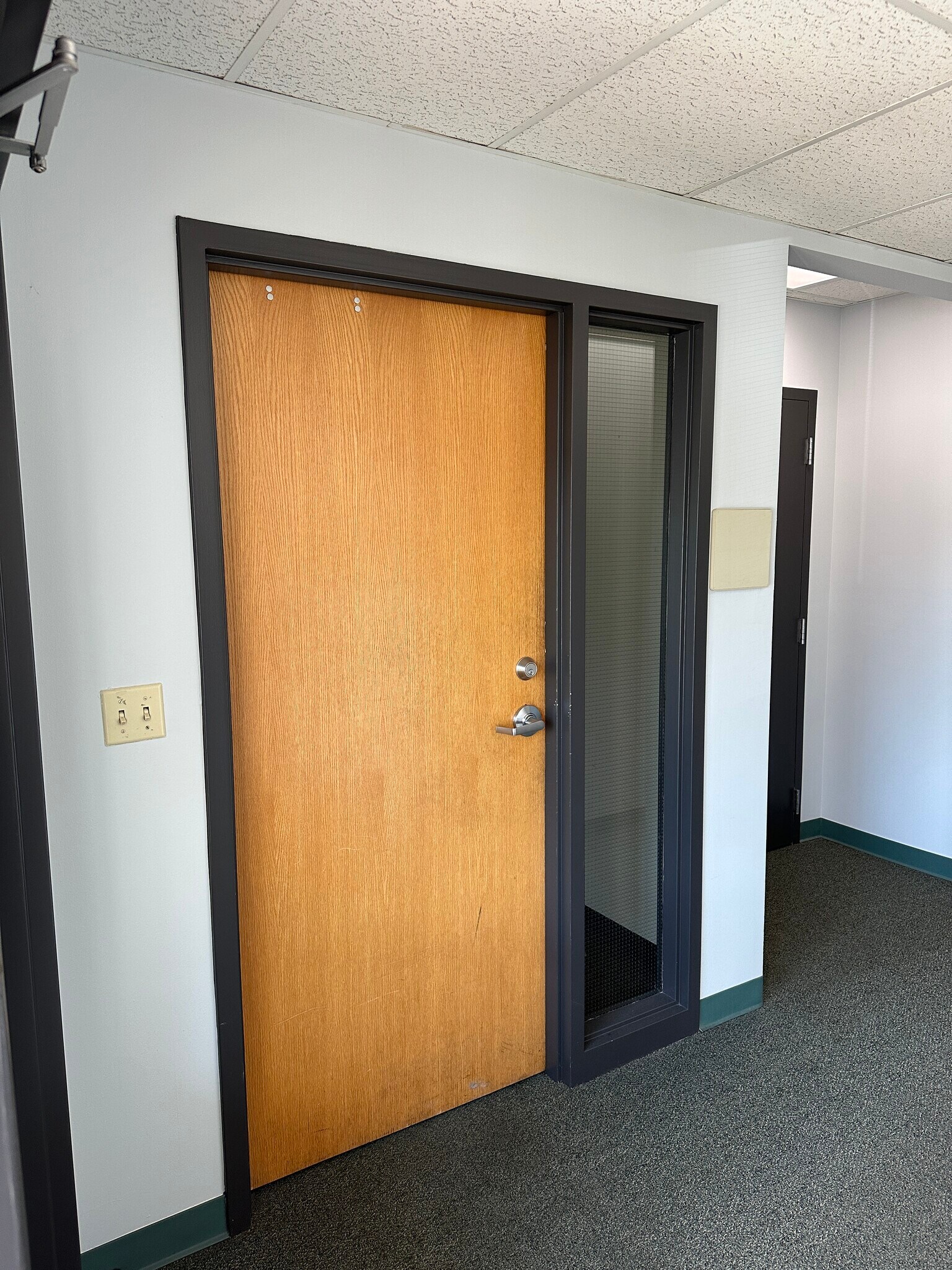 5450 Wansford Way, Rockford, IL to rent Interior Photo- Image 1 of 8