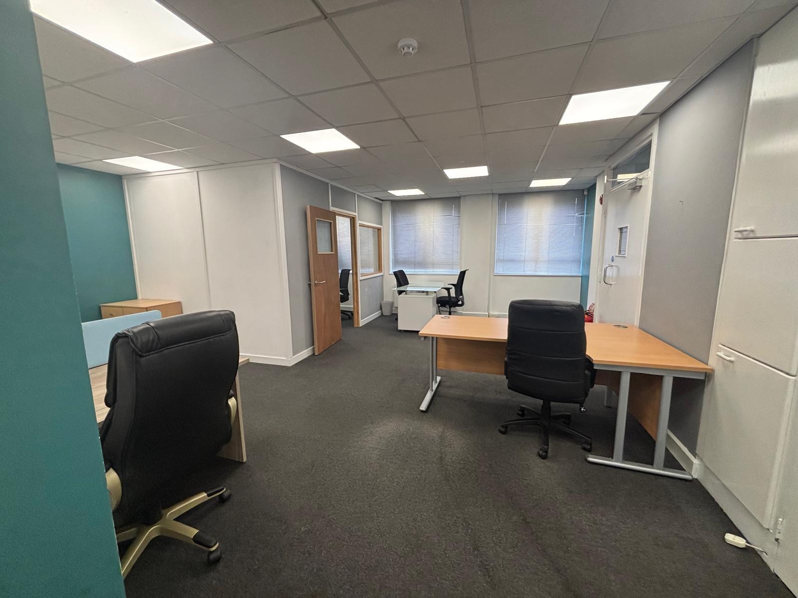 Station Rd, Borehamwood to rent Building Photo- Image 1 of 17