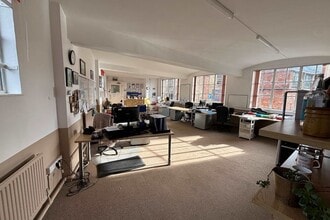 Gydynap Ln, Stroud to rent Interior Photo- Image 2 of 3