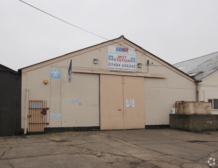 Abercromby Ave, High Wycombe to rent - Primary Photo - Image 1 of 2