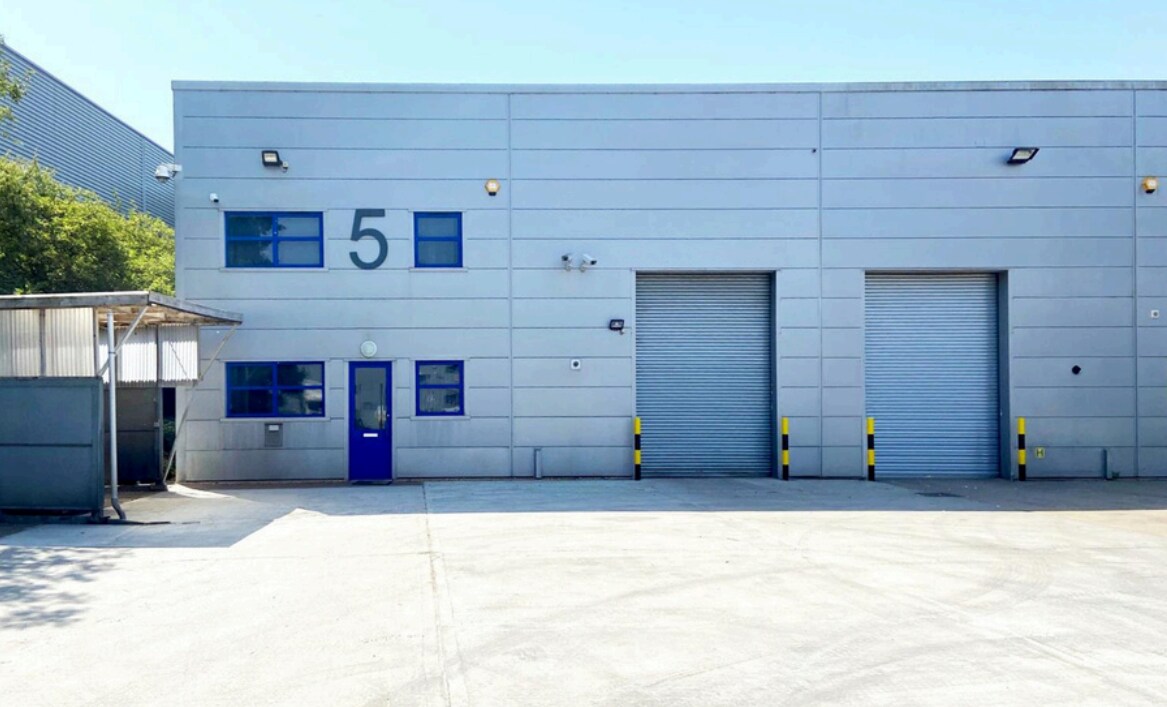 Enterprise Way, Hemel Hempstead to rent Building Photo- Image 1 of 2