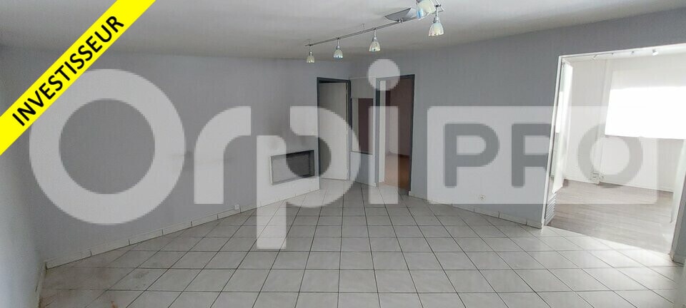 Retail in La Chapelle-en-Serval for sale Interior Photo- Image 1 of 9