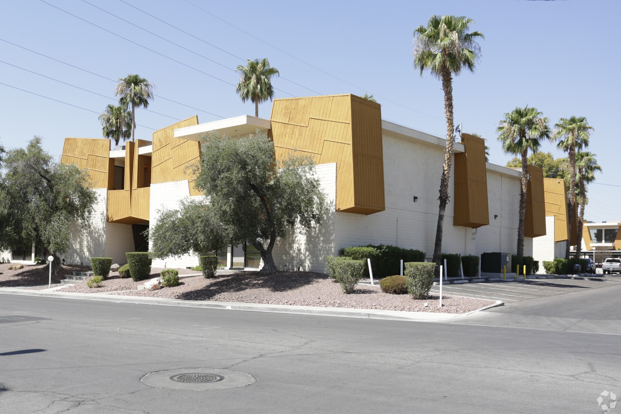 1700 E Desert Inn Rd, Las Vegas, NV to rent Primary Photo- Image 1 of 49