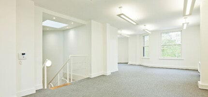 Lyric Sq, London to rent Interior Photo- Image 1 of 4