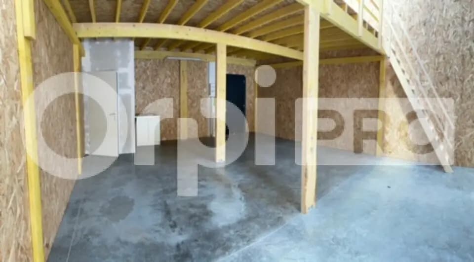 Location Local d'activités 180 m² - Photo 1