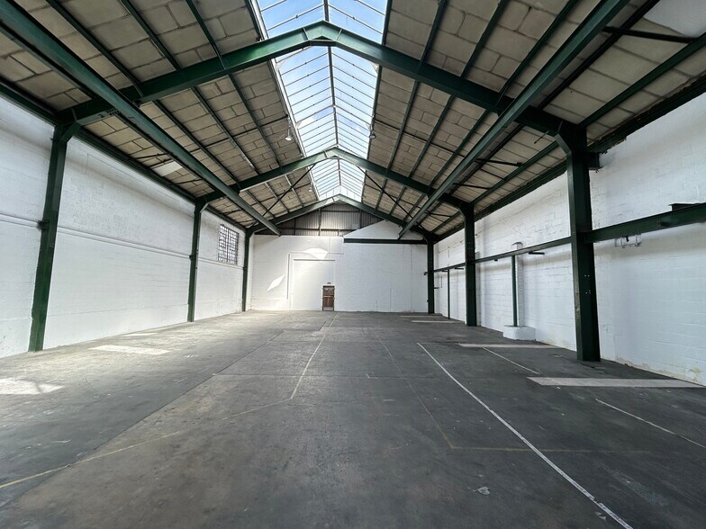 Robins Ln, Frome to rent - Building Photo - Image 2 of 3