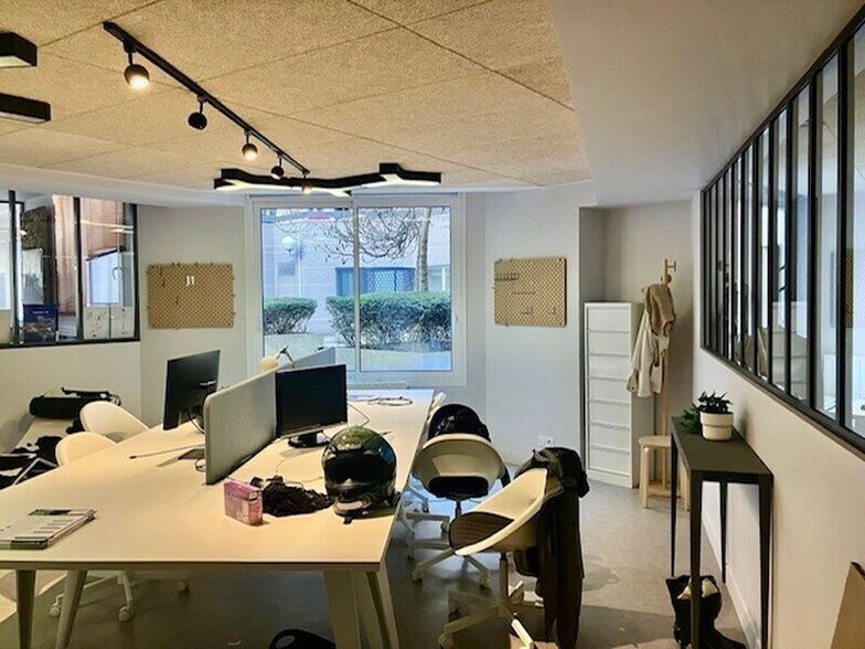 Office in Paris for sale - Interior Photo - Image 2 of 8