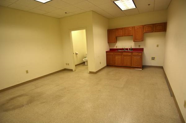 900 Skyline Dr, Marion, IL for rent - Interior Photo - Image 3 of 7