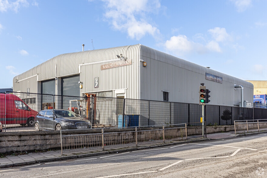 3 Old Oak Common Ln, London to rent - Building Photo - Image 2 of 9