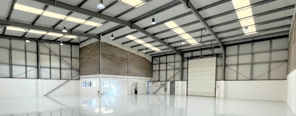 Unit 4 Headley Park, 9 Woodley, Reading to rent - Interior Photo - Image 2 of 2