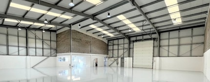 Unit 4 Headley Park, 9 Woodley, Reading to rent Interior Photo- Image 2 of 2