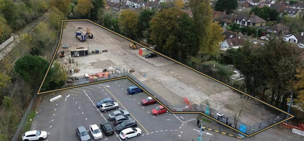 Station Yard, Ruislip to rent - Building Photo - Image 2 of 12