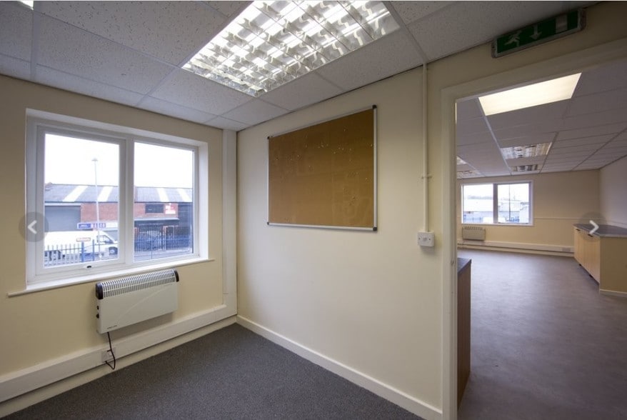 Lotherton Way, Leeds to rent - Building Photo - Image 2 of 13