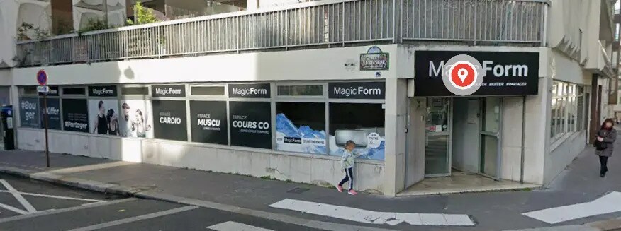 Retail in Paris to rent - Building Photo - Image 1 of 2