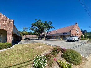 2318 Pass Rd, Biloxi, MS for rent Building Photo- Image 2 of 16