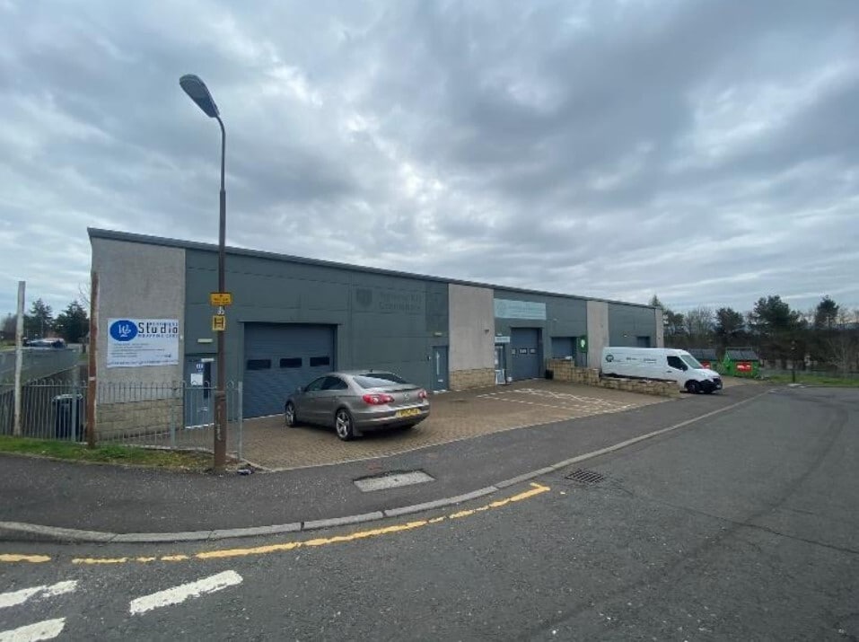 22C Carmondean Centre, Livingston to rent Building Photo- Image 1 of 4
