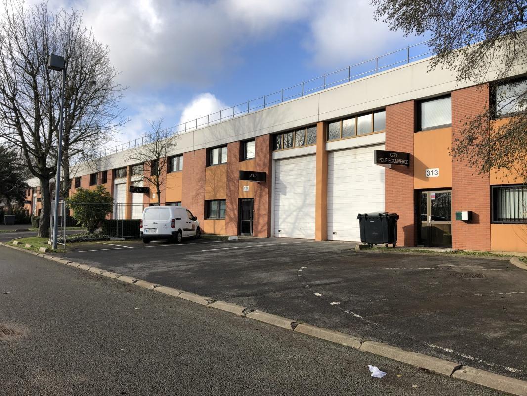 Light Industrial in Villepinte to rent Building Photo- Image 1 of 12