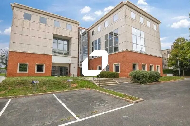 Office in Chevilly-Larue to rent Building Photo- Image 1 of 15