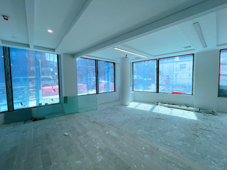 228 Berry St, Brooklyn, NY for rent - Interior Photo - Image 2 of 5