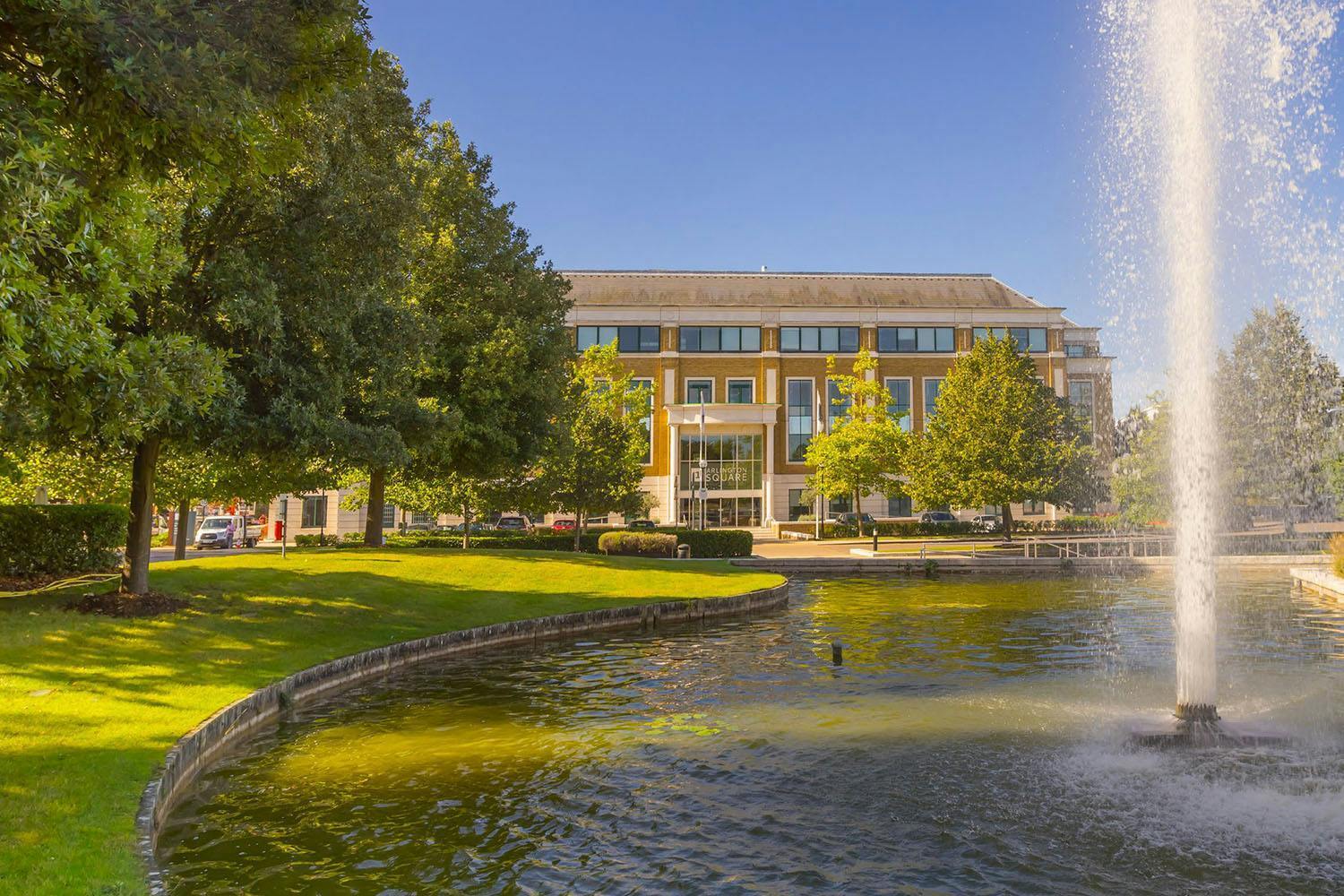 1 Arlington Sq, Bracknell to rent Building Photo- Image 1 of 12