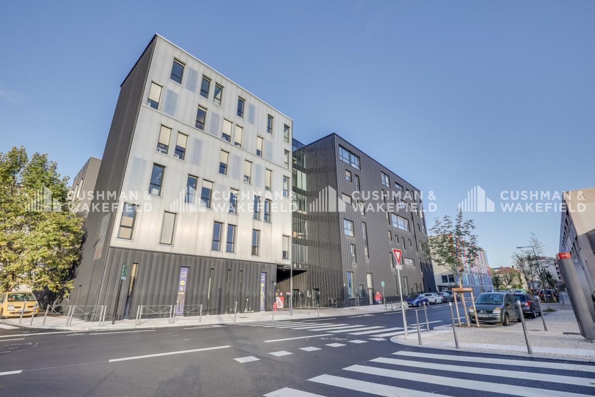 26 Rue Emile Decorps, Villeurbanne to rent Building Photo- Image 1 of 19
