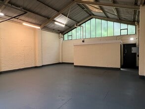 1-15 Dixon Pl, East Kilbride to rent Interior Photo- Image 2 of 5