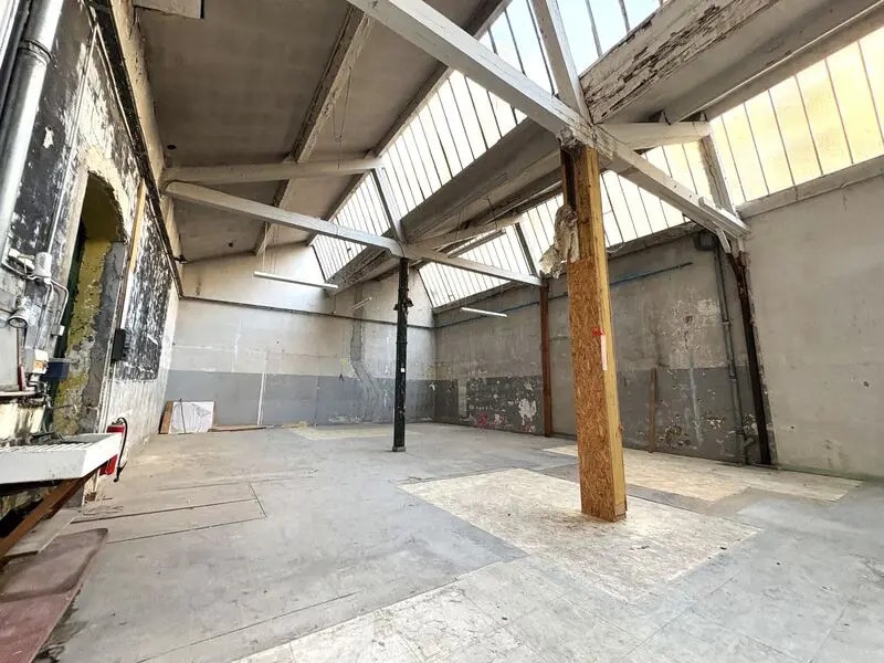 Location Bureaux 298 m² - Photo 1