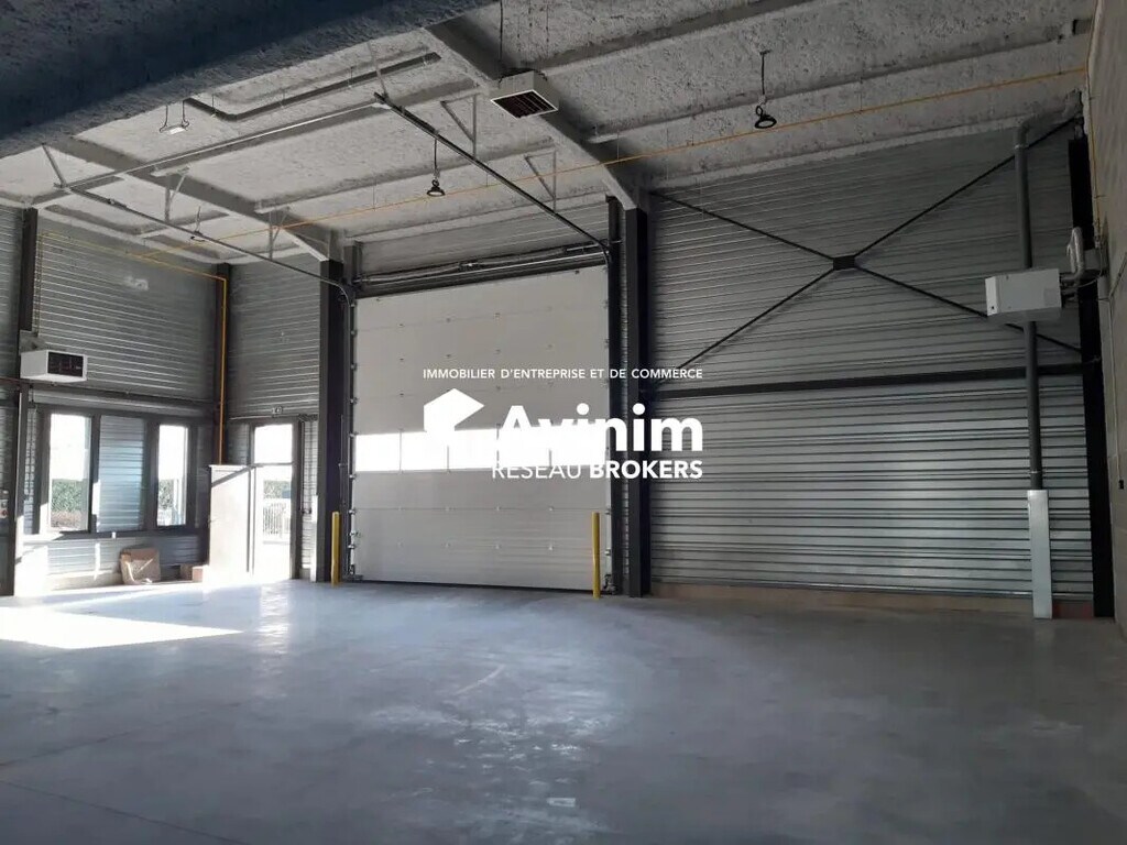 Location Local d'activités 305 m² - Photo 1