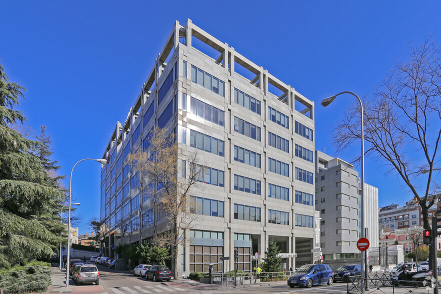 Paseo Castellana, 66, Madrid, Madrid for rent - Building Photo - Image 1 of 5