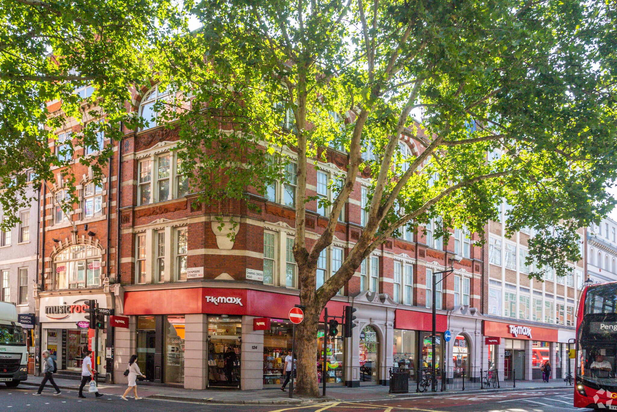118-124 Charing Cross Rd, London for sale Building Photo- Image 1 of 1