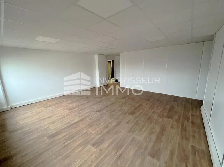 Office in Antony to rent - Interior Photo - Image 2 of 5