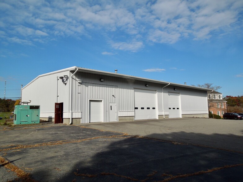 62 Industrial Park Rd, Plymouth, MA for rent - Building Photo - Image 1 of 9