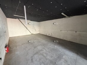 Light Industrial in La Queue-en-Brie for sale Interior Photo- Image 2 of 8