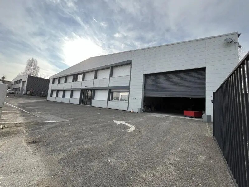 8 Rue Du Docteur Jean Charcot, Morangis to rent Building Photo- Image 1 of 9