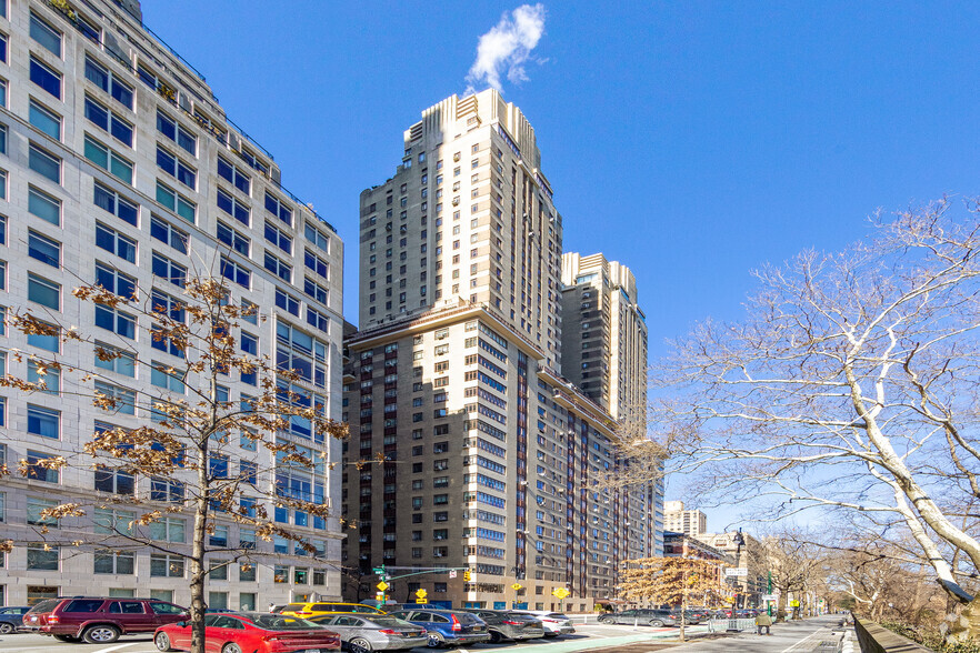 25 Central Park W, New York, NY for rent - Building Photo - Image 1 of 3