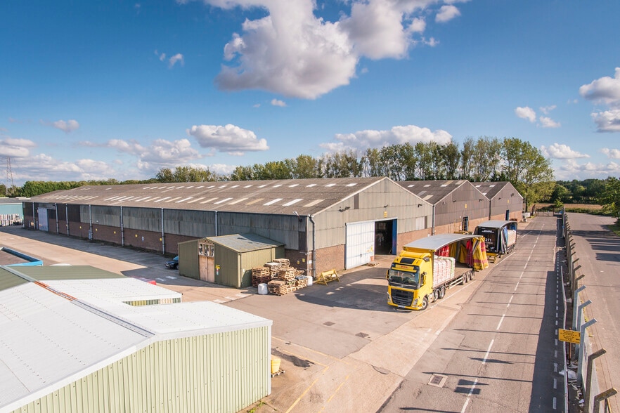 7 Summer Rd, Bury St Edmunds to rent - Building Photo - Image 2 of 8