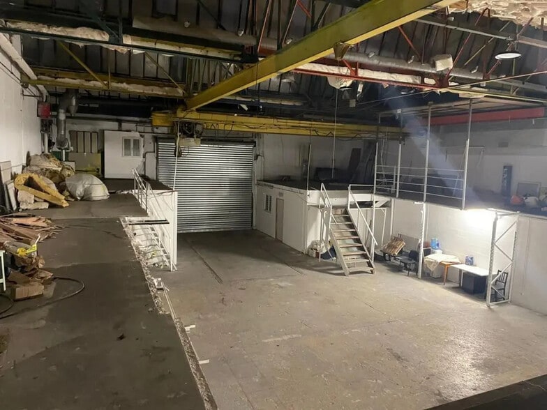 Industrial in Montreuil to rent - Building Photo - Image 3 of 7