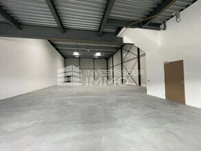 Light Industrial in Corbeil-Essonnes to rent Building Photo- Image 1 of 3