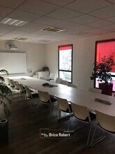 Office in Saint-Priest to rent Interior Photo- Image 1 of 5