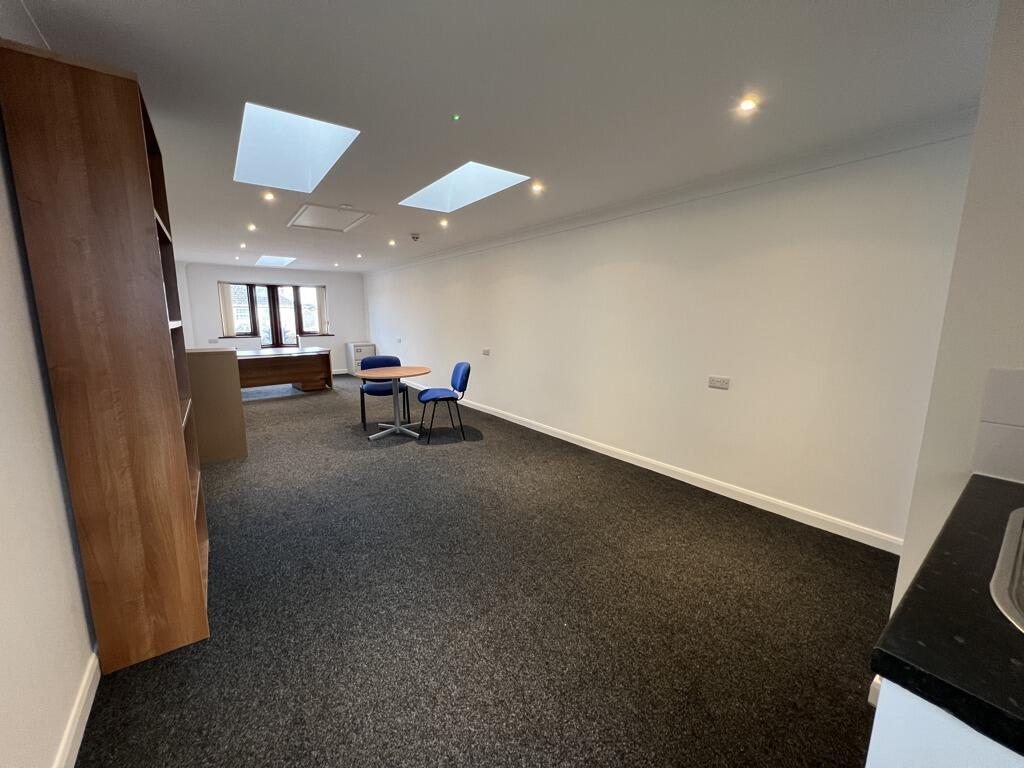 147 Wareham Rd, Corfe Mullen, DOR BH21 3LA - Unit 8 - - Interior Photo - Image 2 of 9