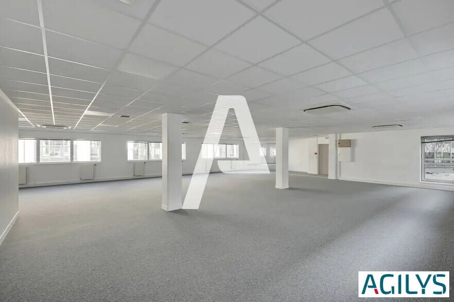 Office in Massy to rent - Building Photo - Image 2 of 12