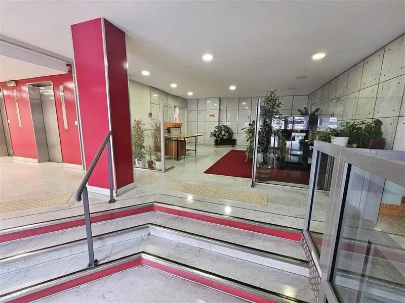 Office in Maisons-Alfort to rent Building Photo- Image 1 of 7