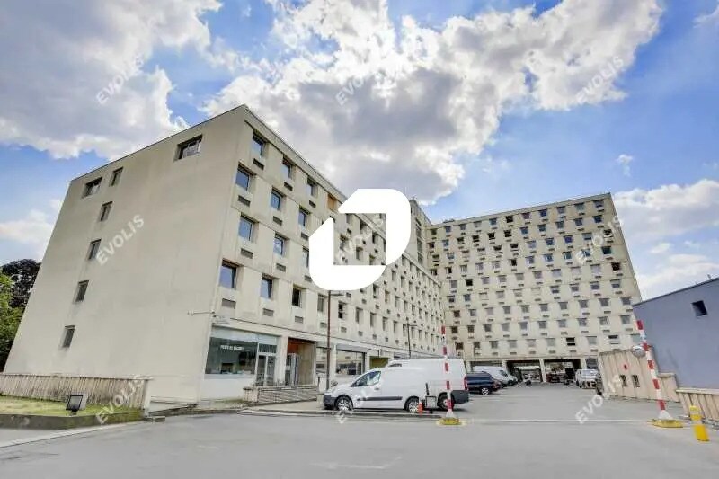 Office in Saint-Ouen-sur-Seine to rent - Building Photo - Image 1 of 8