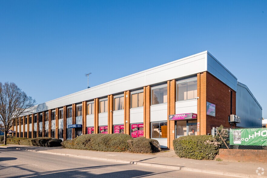 Pump Ln, Hayes to rent - Building Photo - Image 2 of 3