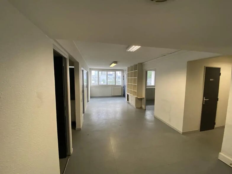 Office in Montrouge to rent - Building Photo - Image 2 of 6