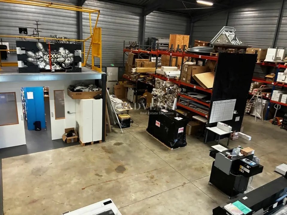 Light Industrial in Montbazon for sale Interior Photo- Image 1 of 6